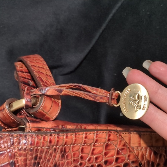 Brahmin Brown Shoulder Bag with Textured Leather and Adjustable Strap - Picture 9 of 9